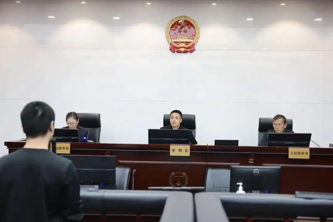 徐汇区检察院起诉股票场外配资案_股票配资网址_股票场外配资非法经营案