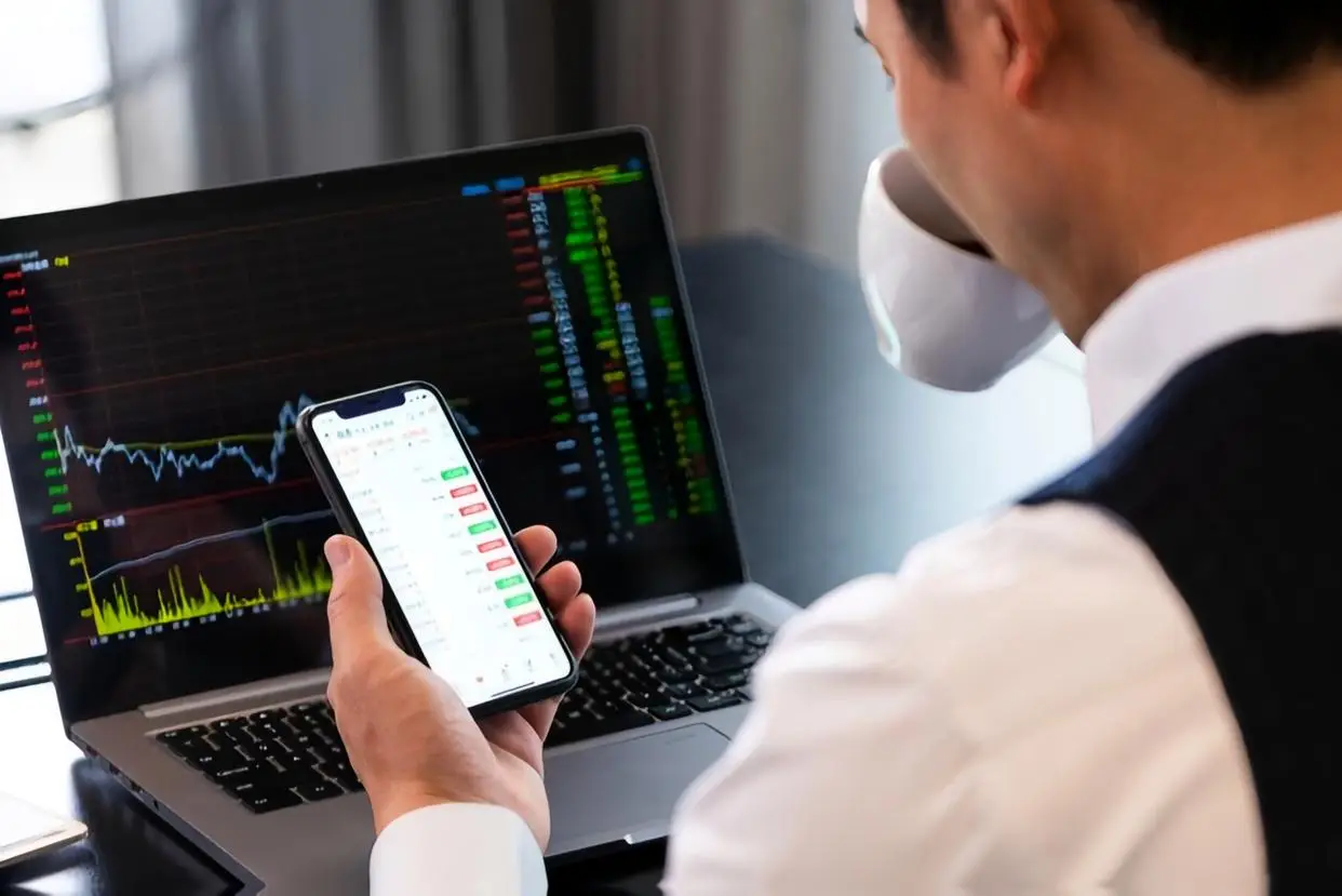 炒股赚钱_新手炒股避坑指南_炒股基础知识